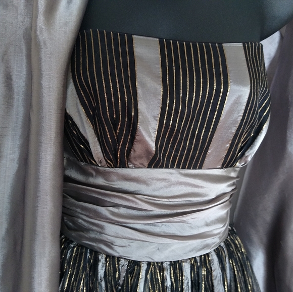 VINTAGE 1950s Strapless Black Metallic Silver and Gold Evening Dress with Shawl - Picture 4 of 15